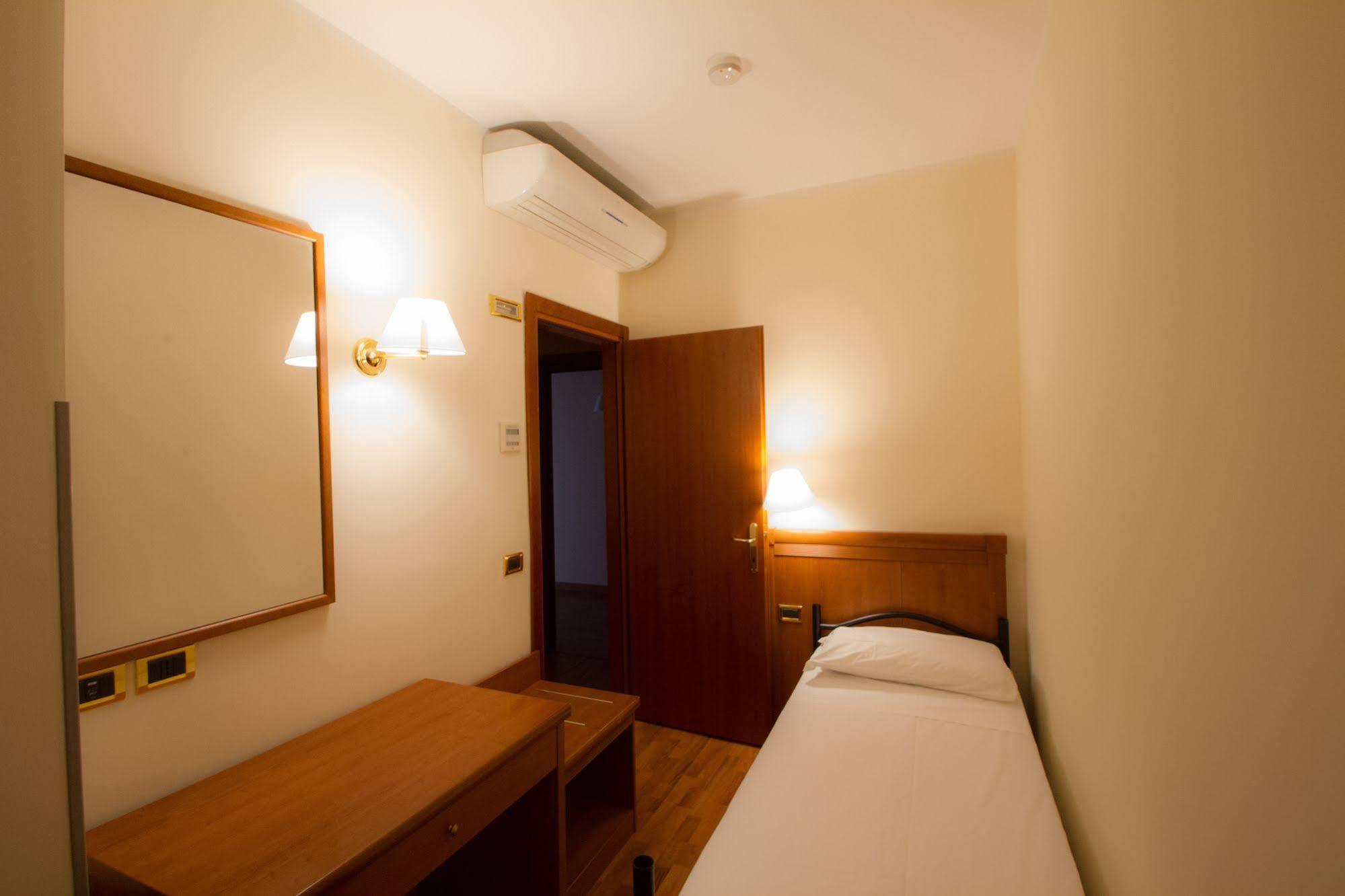 Hotel Santa Lucia Bastia Umbra Extérieur photo